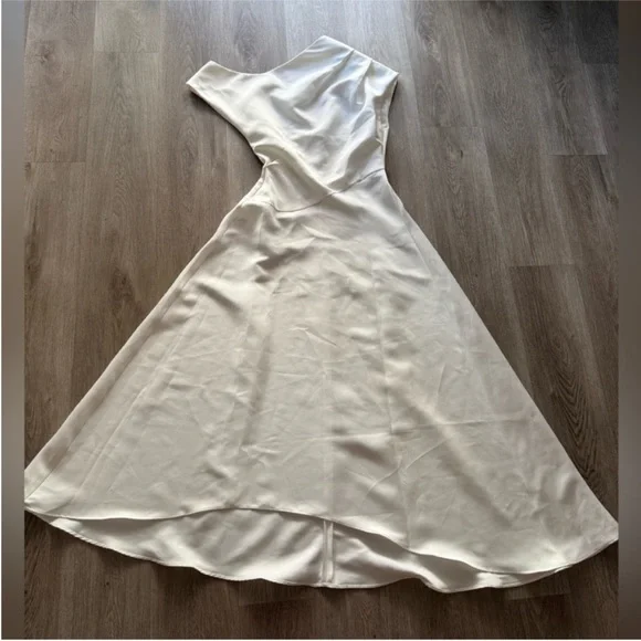 elliatt marissa white one shoulder asymmetrical hem maxi gown dress size medium - Picture 6 of 12